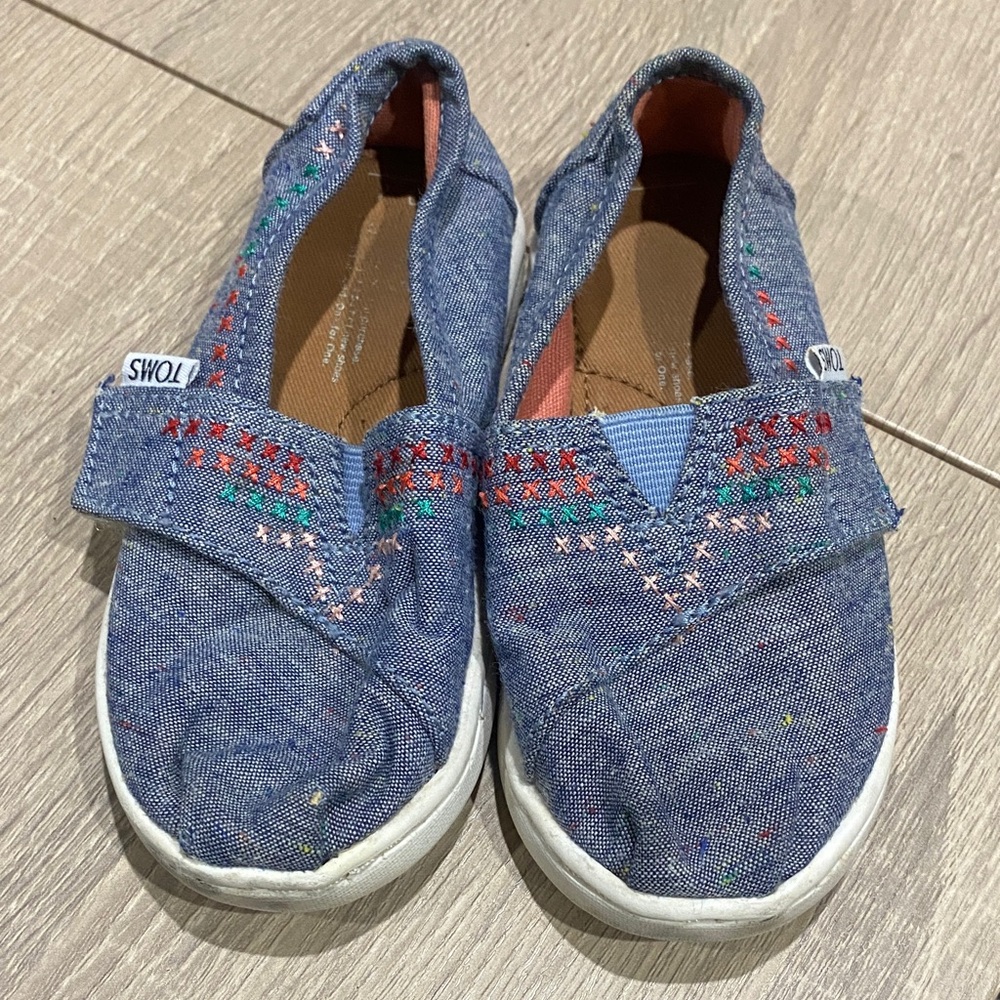 TOMS Kids Denim Blue Sneakers with Colorful Stitching Size 7